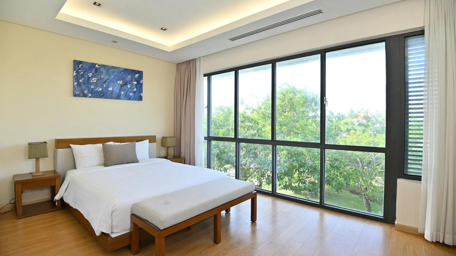 The Ocean Luxury Villa Da Nang 4*,