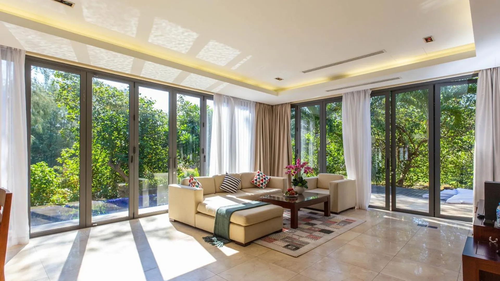 The Ocean Luxury Villa Da Nang 4*,